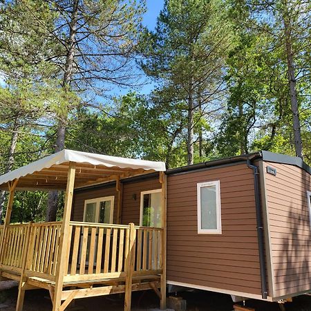 Monoblet Camping De Graniers מראה חיצוני תמונה