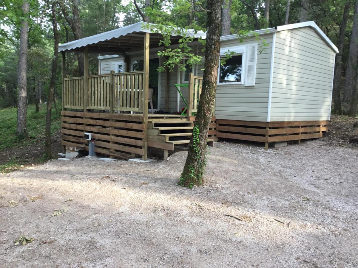 Monoblet Camping De Graniers מראה חיצוני תמונה
