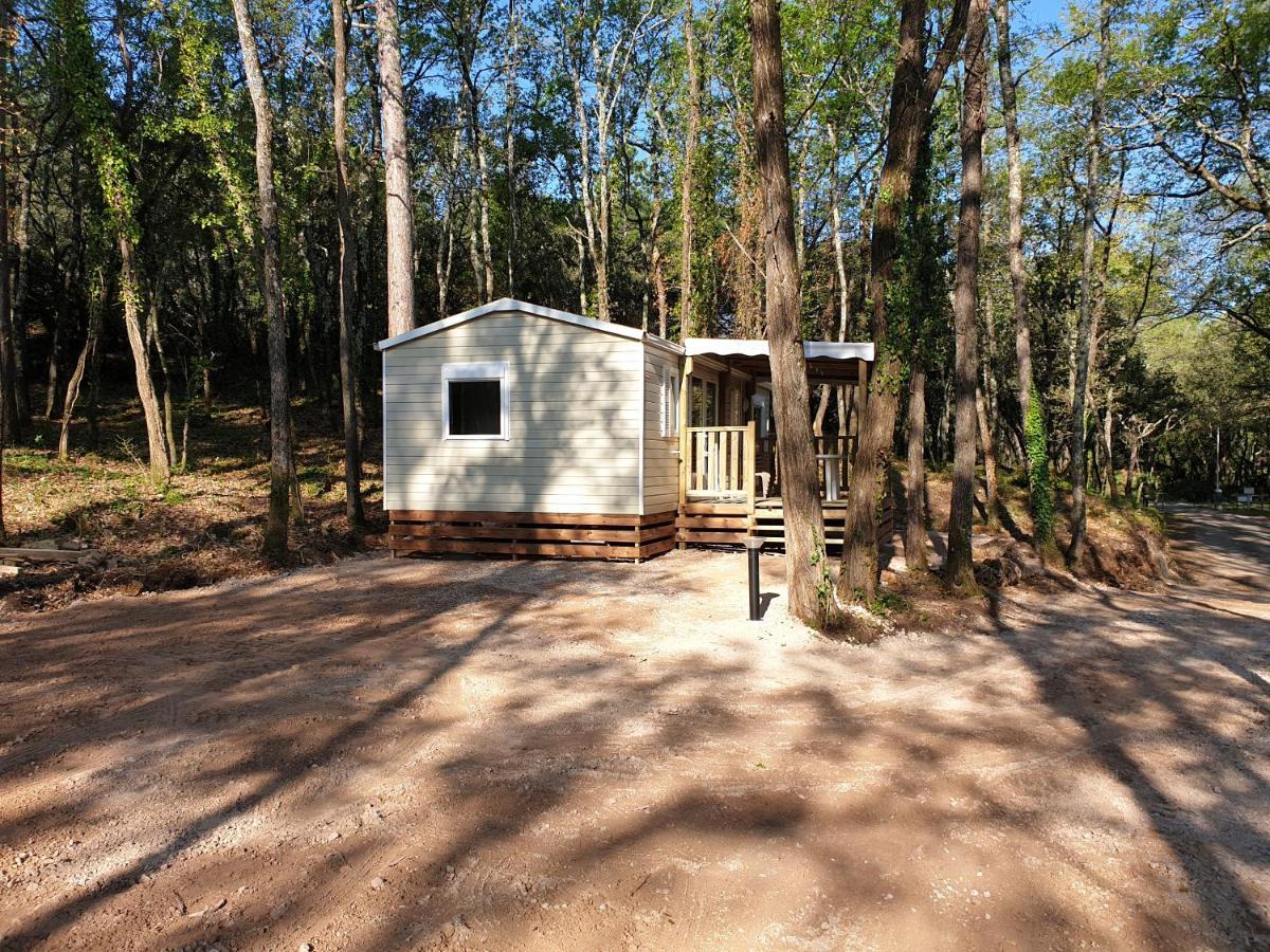 Monoblet Camping De Graniers מראה חיצוני תמונה