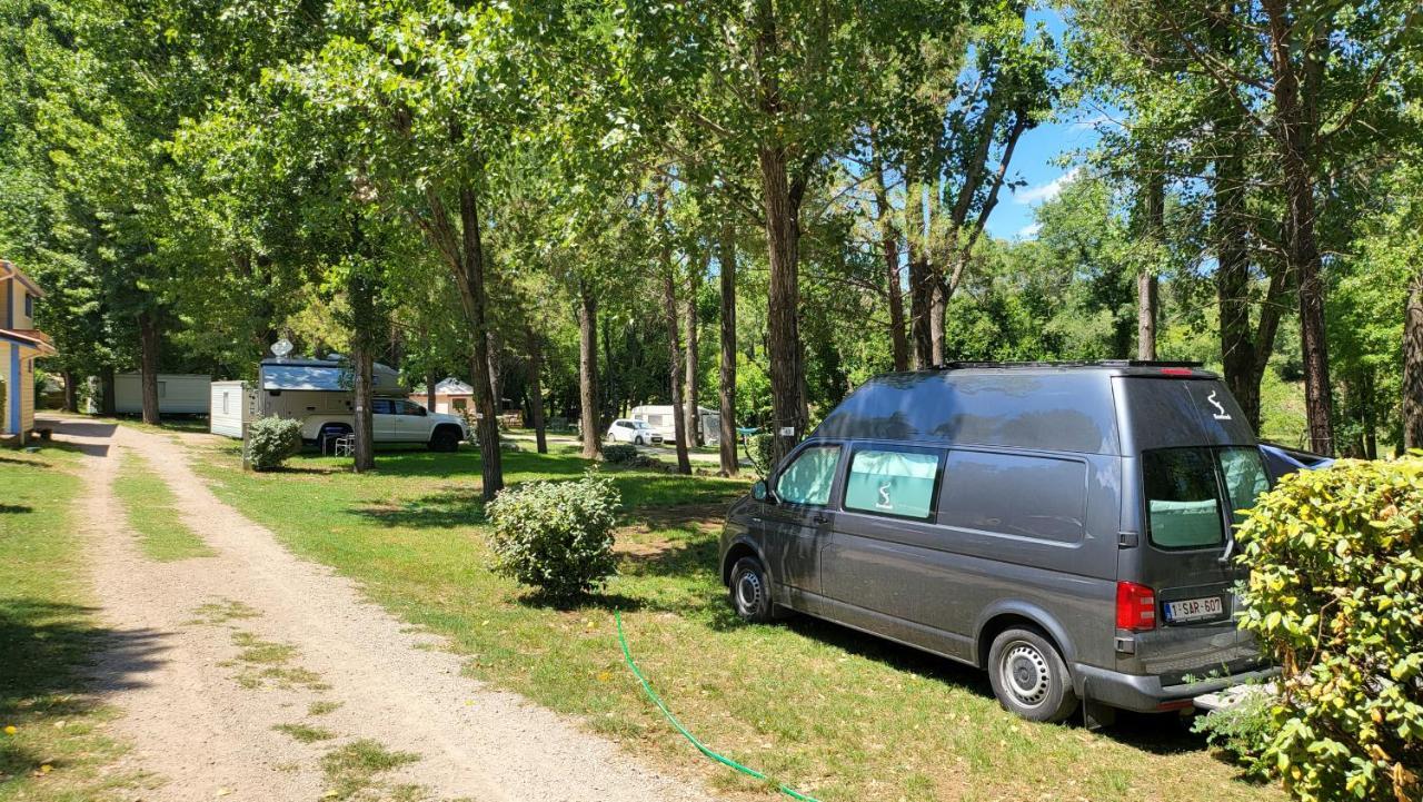 Monoblet Camping De Graniers מראה חיצוני תמונה