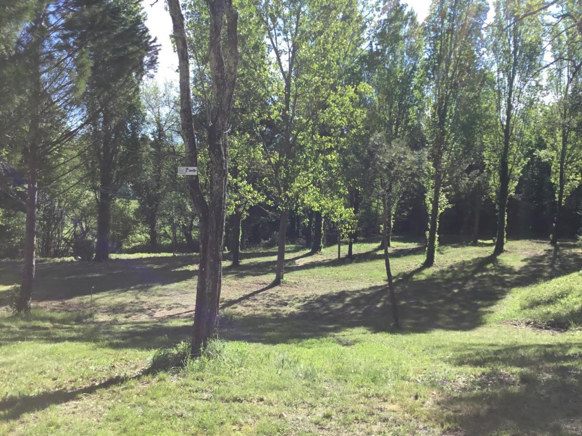 Monoblet Camping De Graniers מראה חיצוני תמונה