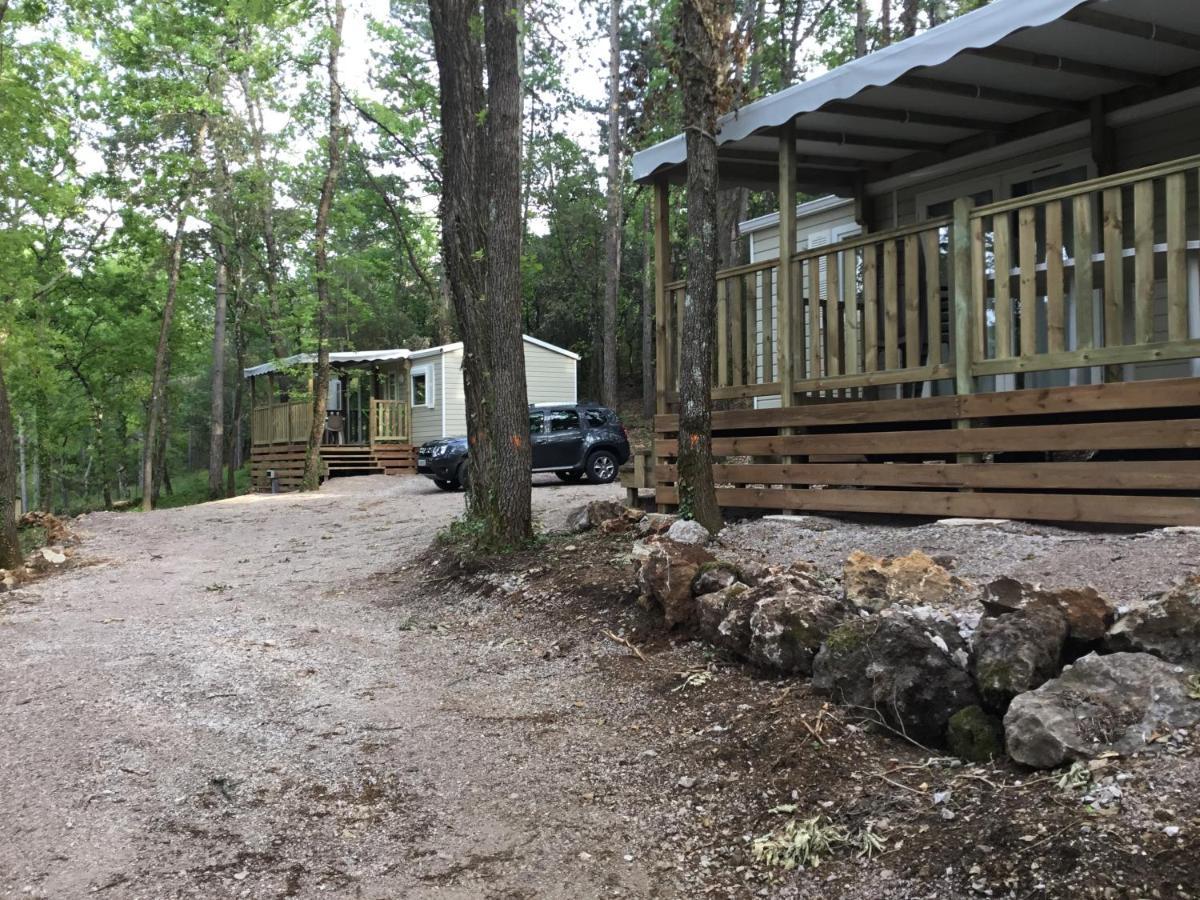 Monoblet Camping De Graniers מראה חיצוני תמונה
