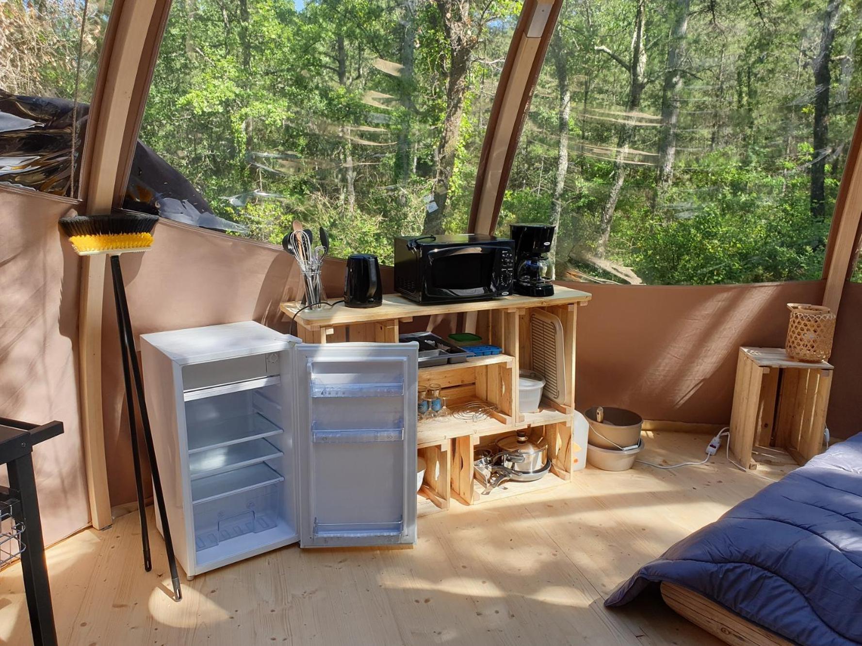 Monoblet Camping De Graniers מראה חיצוני תמונה