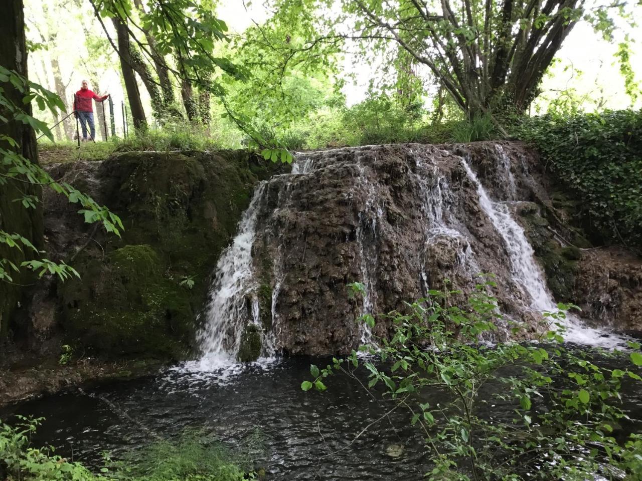 Monoblet Camping De Graniers מראה חיצוני תמונה