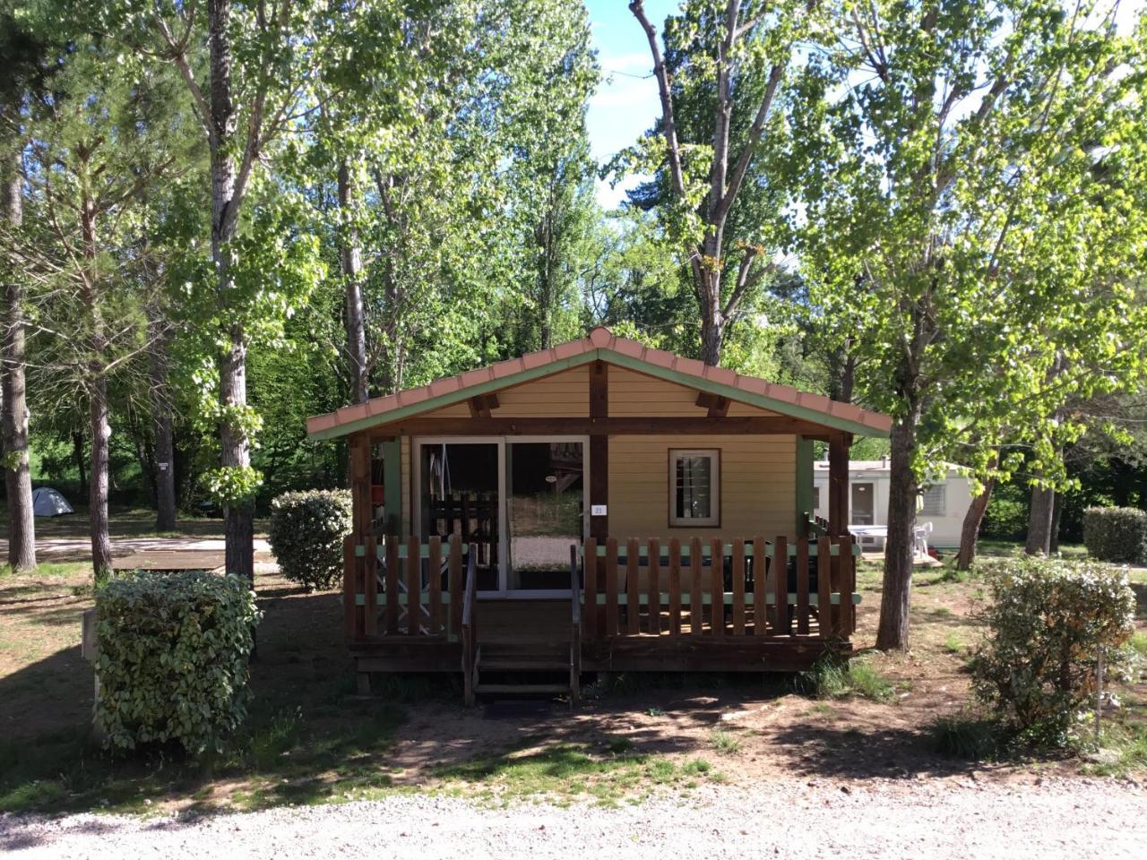 Monoblet Camping De Graniers מראה חיצוני תמונה