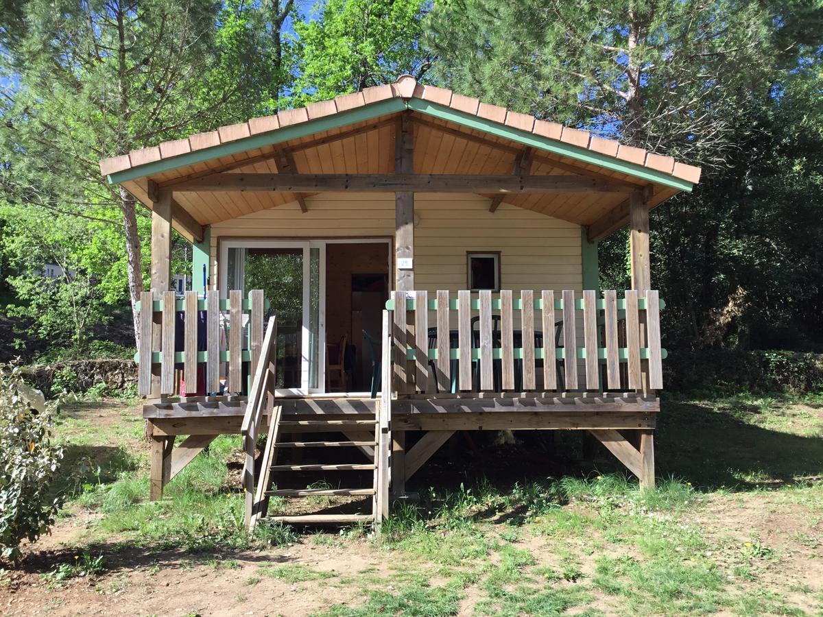 Monoblet Camping De Graniers מראה חיצוני תמונה