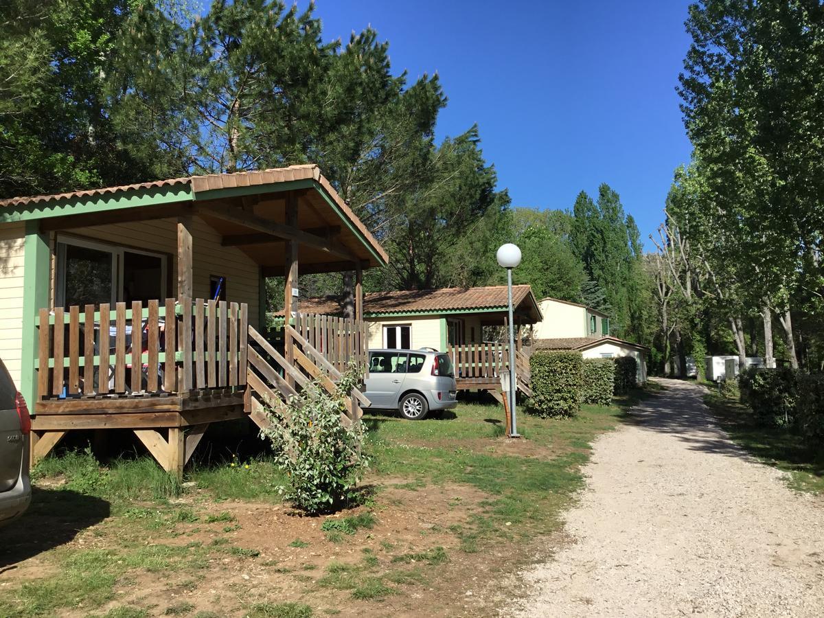 Monoblet Camping De Graniers מראה חיצוני תמונה