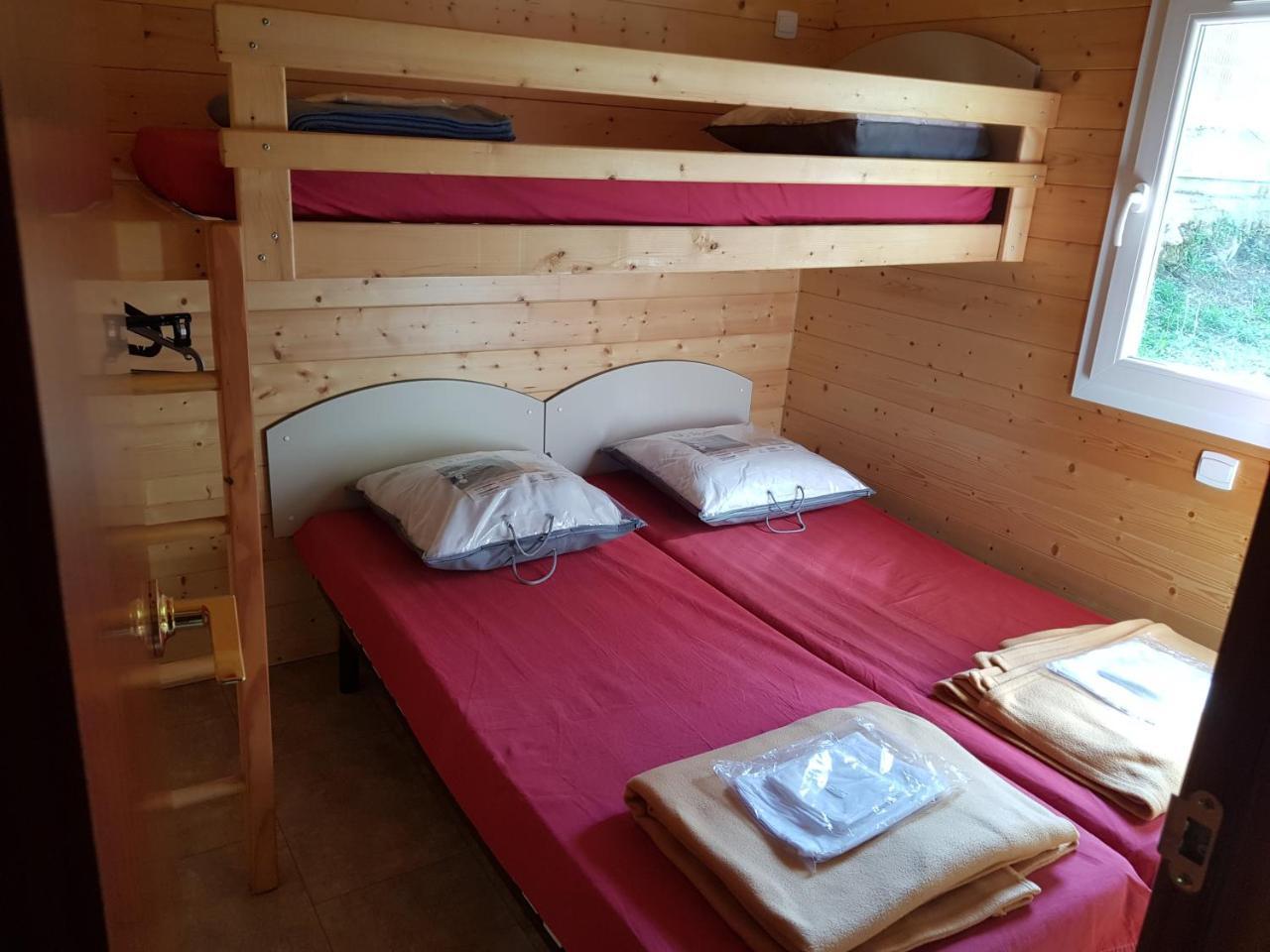 Monoblet Camping De Graniers מראה חיצוני תמונה