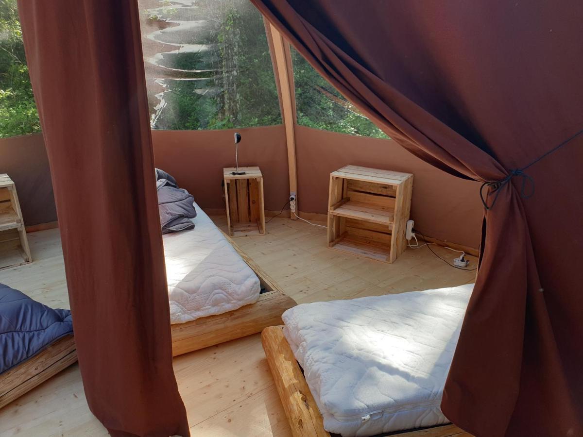 Monoblet Camping De Graniers מראה חיצוני תמונה
